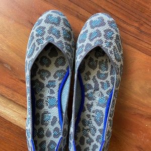 Grey spotted Rothy’s flats